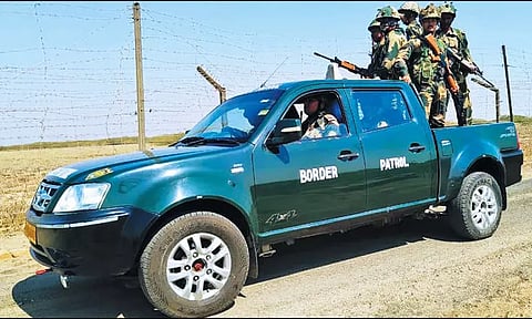 ஊடுருவலை தடுக்க இந்தியா-பாகிஸ்தான் எல்லை பகுதியில் நவீன பாதுகாப்பு வேலி..!!