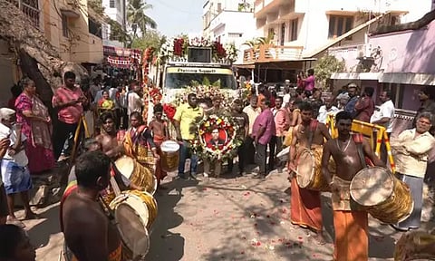 நடிகர் மயில்சாமியின் இறுதி ஊர்வலம் தொடங்கியது - வழிநெடுக மக்கள் கண்ணீர் அஞ்சலி..!