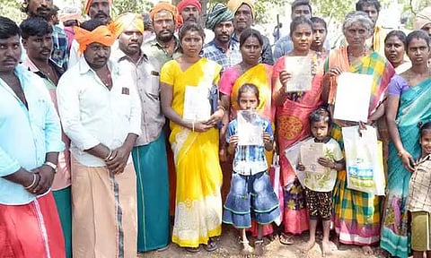 சாதிச்சான்றிதழ் கேட்டு கலெக்டரிடம் கிராம மக்கள் மனு