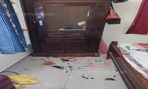 பீரோவை உடைக்க எட்டி உதைத்தபோதுகண்ணாடி குத்தி காலில் பலத்த காயம்