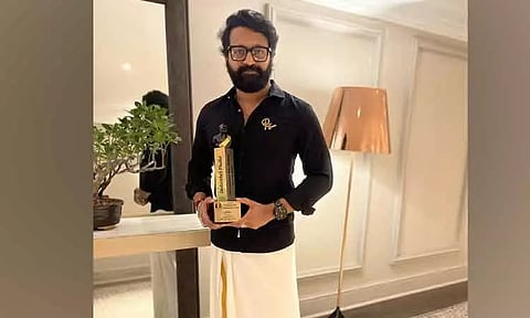 தாதா சாகேப் பால்கே விருது வென்ற 'காந்தாரா' நடிகர் ரிஷப் ஷெட்டி..! குவியும் வாழ்த்துகள்