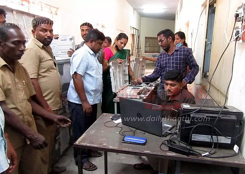 பழைய வாக்குப்பதிவு எந்திரங்களை திரும்ப ஒப்படைக்க முடிவு