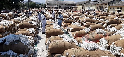 ரூ.1½ கோடிக்கு பருத்தி ஏலம்