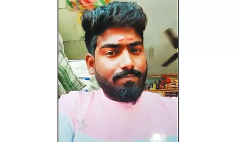 ஓசியில் சிகரெட் கொடுக்காததால் வாலிபர் குத்திக்கொலை