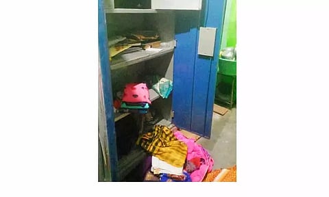 அடுத்தடுத்த 3 வீடுகளில் நகை-பணம் திருட்டு