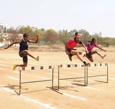 தேனியில் பள்ளி மாணவிகளுக்கு தடகள போட்டிகள்