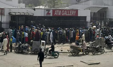 நைஜீரியாவில் பணமதிப்பிழப்பு நடவடிக்கை: வங்கிகள், ஏ.டி.எம். மையங்கள் சூறை