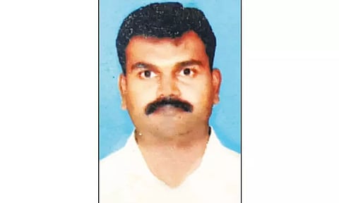 தூத்துக்குடியில் பட்டப்பகலில் பயங்கரம் வக்கீல் வெட்டிக்கொலை