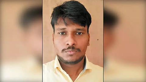 என்ஜினீயரிங் கல்லூரி வளாகத்தில் மாணவர்கள் மோதல்: 4-ம் ஆண்டு மாணவருக்கு மண்டை உடைந்தது