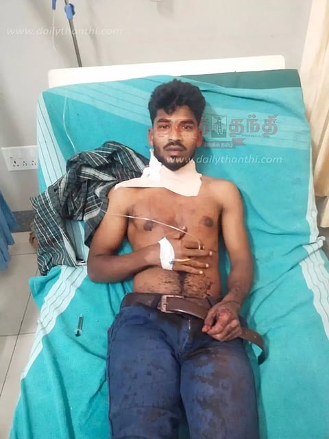 தட்டிக்கேட்ட மாணவனை பிளேடால் கழுத்தை அறுத்த சக மாணவன்