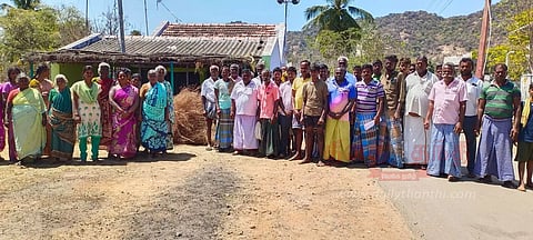 வெண்ணந்தூர் அருகேகோவில் நில ஆக்கிரமிப்பை அகற்றகோரி பொதுமக்கள் போராட்டம்