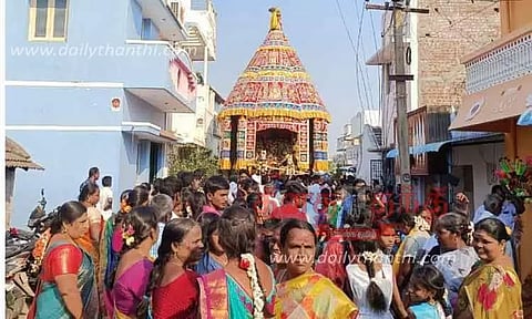தலைவாசல் அருகே ஆறகளூரில் அங்காள பரமேஸ்வரி அம்மன் கோவில் தேரோட்டம்