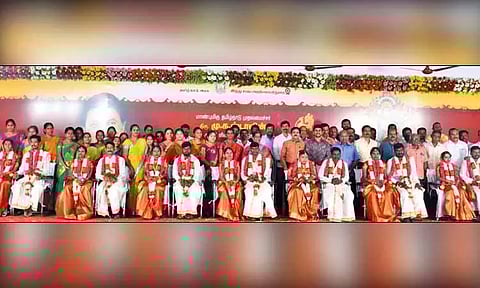 கோவில்கள் சார்பில் 2-ம் கட்டமாக 161 ஜோடிகளுக்கு இலவச திருமணம் - சீர்வரிசை பொருட்களும் வழங்கப்பட்டன