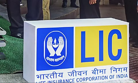 அதானி குழுமப் பங்குகள் சரிவு: 50 நாட்களில் எல்ஐசிக்கு ரூ.50,000 கோடி நஷ்டம்