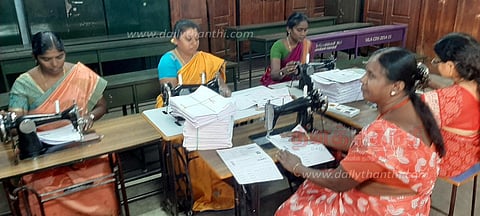 பள்ளிகளில் பிளஸ்-2 விடைத்தாள் தைக்கும் பணி தீவிரம்