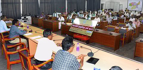 மேல்அரசம்பட்டு ஆற்றை காணவில்லை குறைதீர்வு கூட்டத்தில் விவசாயிகள் புகார்