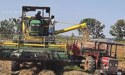 இரவு, பகலாக சம்பா, தாளடி அறுவடை பணிகள் தீவிரம்