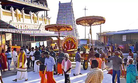 திருத்தணி முருகன் கோவிலில் பிரம்மோற்சவ விழா - திரளான பக்தர்கள் சாமி தரிசனம்