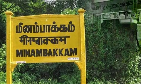 மீனம்பாக்கம் ரெயில் நிலைய தரைத்தளத்தில் பயணச்சீட்டு கவுண்ட்டர் அமைக்க கோரி வழக்கு - ஐகோர்ட்டு நோட்டீஸ்