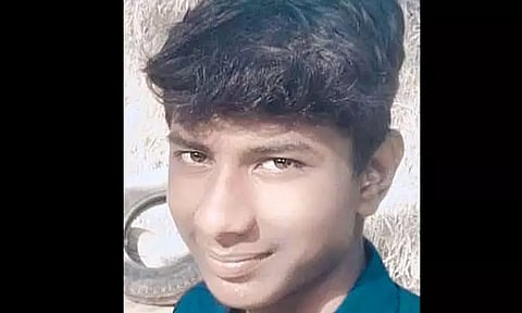 ஸ்ரீமுஷ்ணம் அருகே மோட்டார் சைக்கிள்கள் மோதல்; என்ஜினீயரிங் மாணவர் பலி