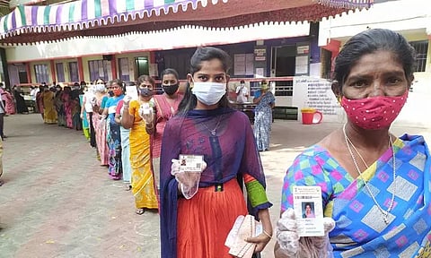 ஈரோடு கிழக்கு இடைத்தேர்தல்: காலை 9 மணி வாக்குப்பதிவு நிலவரம்...!