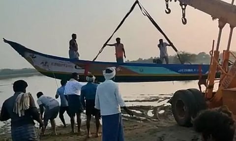 ஆந்திராவில் ஏரியில் படகு கவிழ்ந்து 6 பேர் உயிரிழப்பு..!