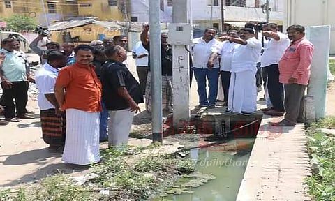 நெல்லையில் சாலைகளை சீரமைக்காவிட்டால் மறியல் போராட்டம் நடத்தப்படும்-நயினார் நாகேந்திரன் எம்.எல்.ஏ. பேட்டி