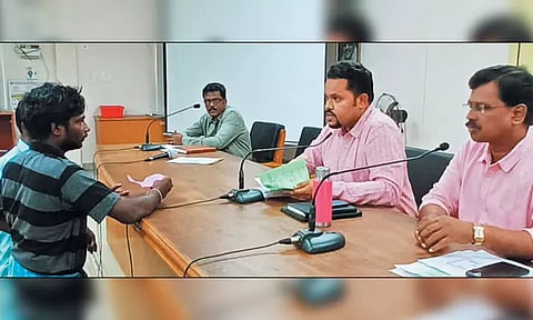 மதுராந்தகம் ஏரியை விரைந்து தூர்வார வேண்டும் - குறைதீர்க்கும் நாள் கூட்டத்தில் பொதுமக்கள் கோரிக்கை