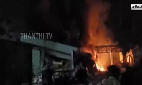 குஜராத்தில் மருந்து தயாரிப்பு நிறுவனம் வெடித்து சிதறியது.. 3 தொழிலாளர்கள் உயிரிழப்பு !