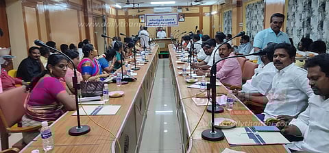 குடிநீரில், பாதாள சாக்கடை கழிவுநீர் கலப்பதை தடுக்க வேண்டும்