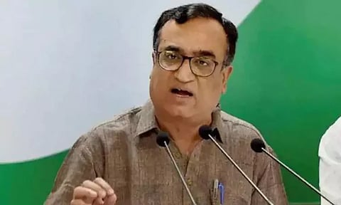 ஊழல் வழக்கில் தொடர்புடைய கெஜ்ரிவாலையும் கைது செய்ய வேண்டும்: காங்கிரஸ் கட்சி