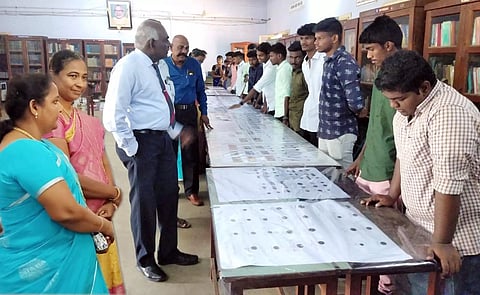 திருச்செந்தூர் ஆதித்தனார் கல்லூரியில்தபால்தலை, நாணய கண்காட்சி