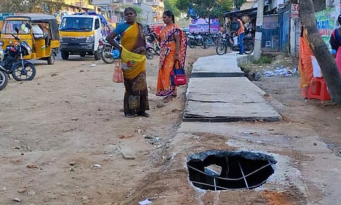 மழைநீர் வடிகால் இடிந்து விழுந்தது