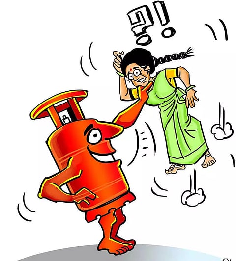 நடுத்தர மக்களுக்கு சுமையாக மாறிய சமையல் கியாஸ் விலை உயர்வு