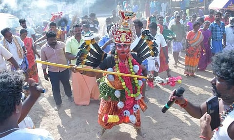 மகா காளியம்மன் கோவிலில் மயானக்கொள்ளை