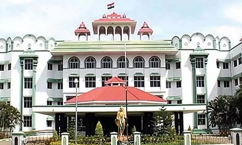 நீதிபதி ஆறுமுகசாமி ஆணைய அறிக்கையில் விஜயபாஸ்கர் குறித்த கருத்துகளுக்கு விதித்த தடையை நீக்க ஐகோர்ட்டு மறுப்பு