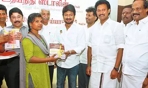 ரூ.225 கோடியில் புதிய திட்டங்கள் ஆசிரியர்களுக்கு இலவச கையடக்க கணினி, மருத்துவ பரிசோதனை, சுற்றுலா - முதல்-அமைச்சர் மு.க.ஸ்டாலின் அறிவிப்பு