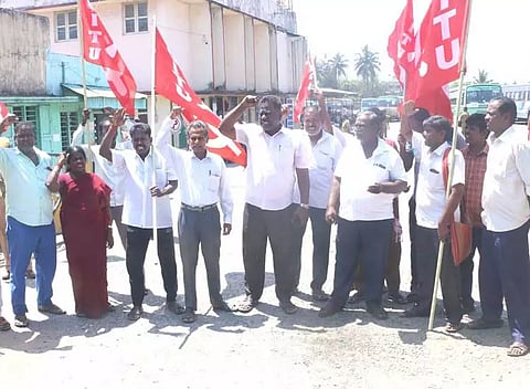 கடலூர் அரசு பணிமனை முன்பு சிஐடியு தொழிற்சங்கத்தினர் ஆர்ப்பாட்டம்