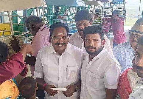 முன்னாள் அமைச்சர் செல்லூர் ராஜூ சாமி தரிசனம்