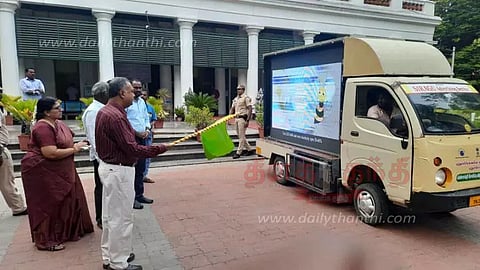 மின் சேமிப்பு, இயற்கை எரிசக்தி விழிப்புணர்வு ஊர்தி