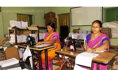 விடைத்தாளுடன் முகப்பு தாளை இணைக்கும் பணி மும்முரம்