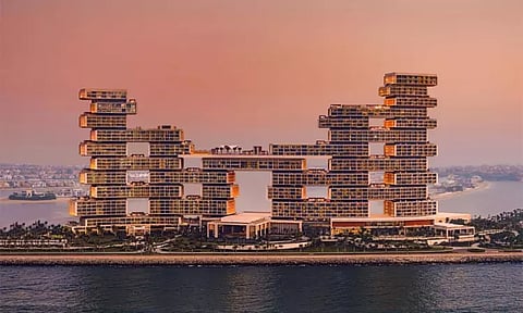 துபாயில் உலகின் மிக ஆடம்பரமான நட்சத்திர விடுதி: ஒரு நாள் வாடகையாக ரூ.82 லட்சம்..!!