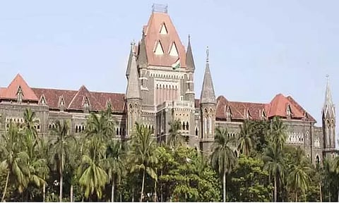 வெவ்வேறு மதத்தை சேர்ந்தவர்கள் காதலித்தாலே அதை 'லவ்ஜிகாத்' என கூற முடியாது - மும்பை ஐகோர்ட்டு