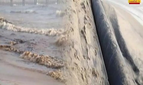 நாகூர்- சிபிசிஎல் நிறுவனத்திற்கு சொந்தமான குழாயில் உடைப்பு.. பல லட்சம் லிட்டர் கச்சா எண்ணெய் கடலில் கலப்பு