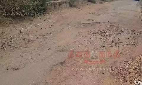 குண்டும், குழியுமான சாலையால் விபத்து அபாயம்