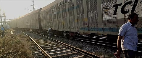 சரக்கு ரெயில் தடம் புரண்டது