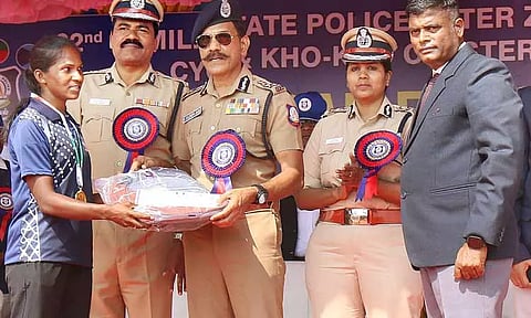 தமிழக காவல்துறைக்கு 500 சப்-இன்ஸ்பெக்டர்கள், 3,200 காவலர்கள் விரைவில் தேர்வு