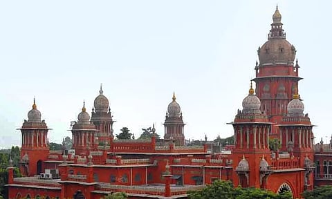 இரு நீதிபதிகள் கொண்ட டிவிசன் பெஞ்சு தீர்ப்பை மறைமுகமாக தனி நீதிபதி ரத்து செய்ய முடியாது - ஐகோர்ட்டு உத்தரவு