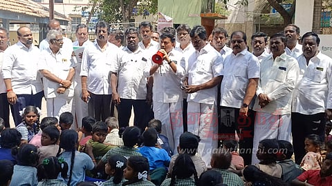 சிங்காரப்பேட்டை செல்லும் சாலையை விரிவுபடுத்த அமைச்சர் எ.வ.வேலு உத்தரவு