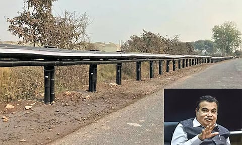 மராட்டிய நெடுஞ்சாலையில் உலகின் முதல் மூங்கில் சாலை தடுப்பு - மத்திய மந்திரி நிதின் கட்காரி தகவல்